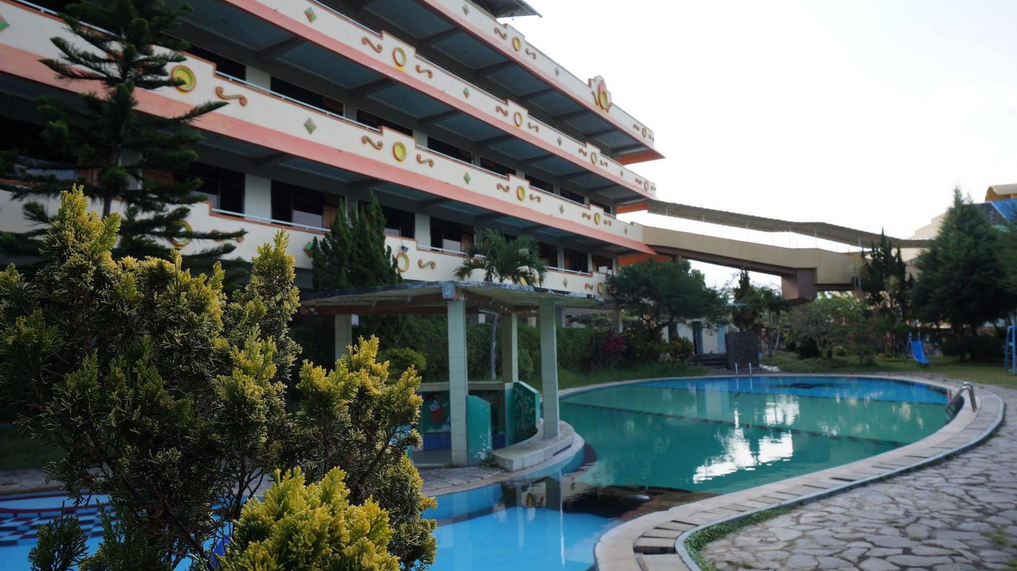 Hotel Surya Indah Batu Malang Exterior foto