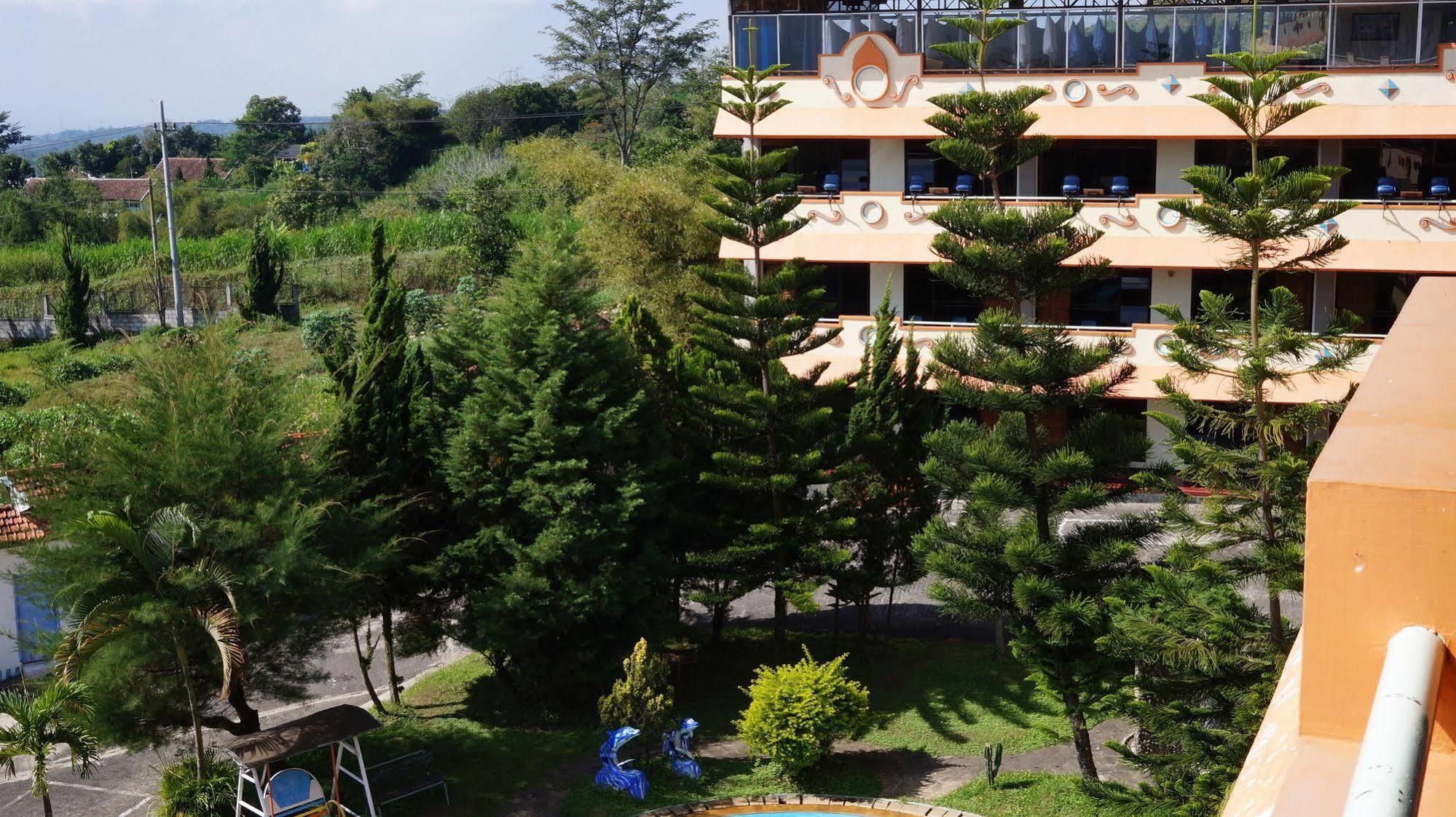 Hotel Surya Indah Batu Malang Exterior foto