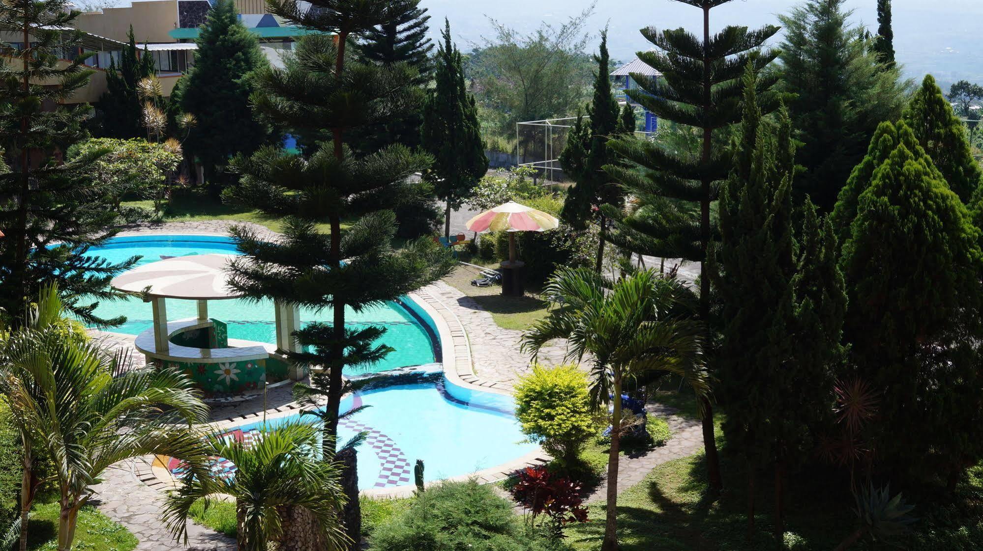 Hotel Surya Indah Batu Malang Exterior foto