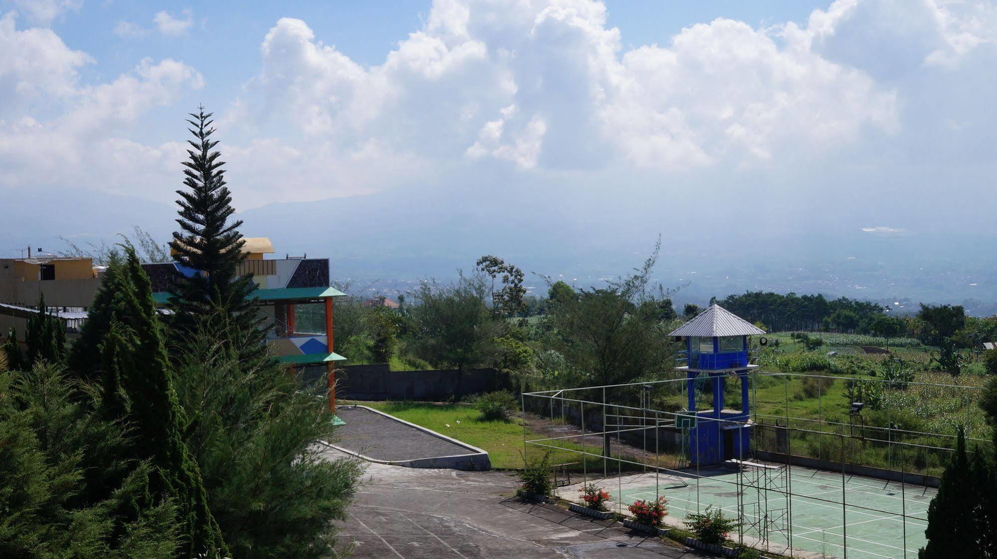 Hotel Surya Indah Batu Malang Exterior foto